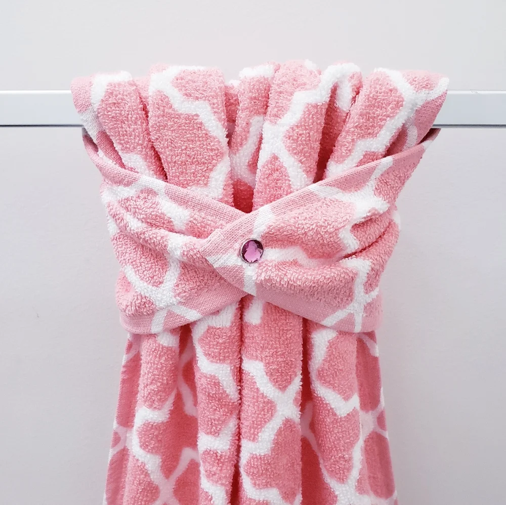 ❤️NEW!❤️ #9018 ■Pink & white LATTICE print Hang'N'Snap Hand Towel 🤍Select Snap